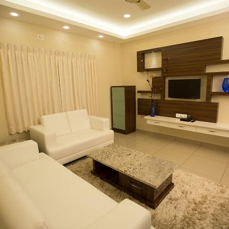 Benaka Suites บังกาลอร์ ภายนอก รูปภาพ