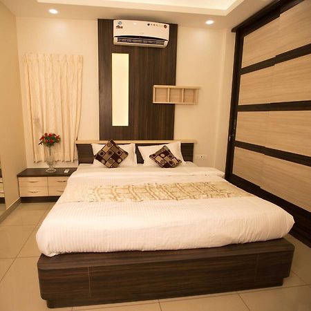 Benaka Suites บังกาลอร์ ภายนอก รูปภาพ